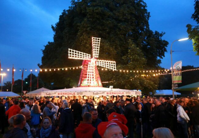The city and its festivals