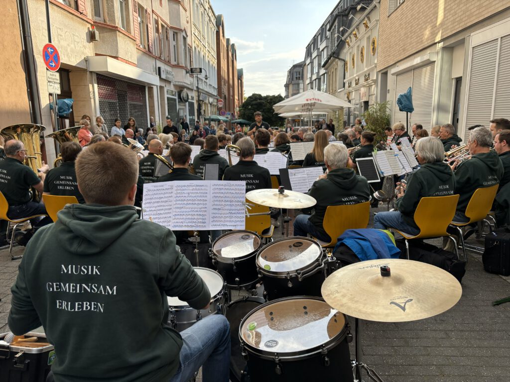 Bayer-Blasorchester. Open-Air-Konzert.