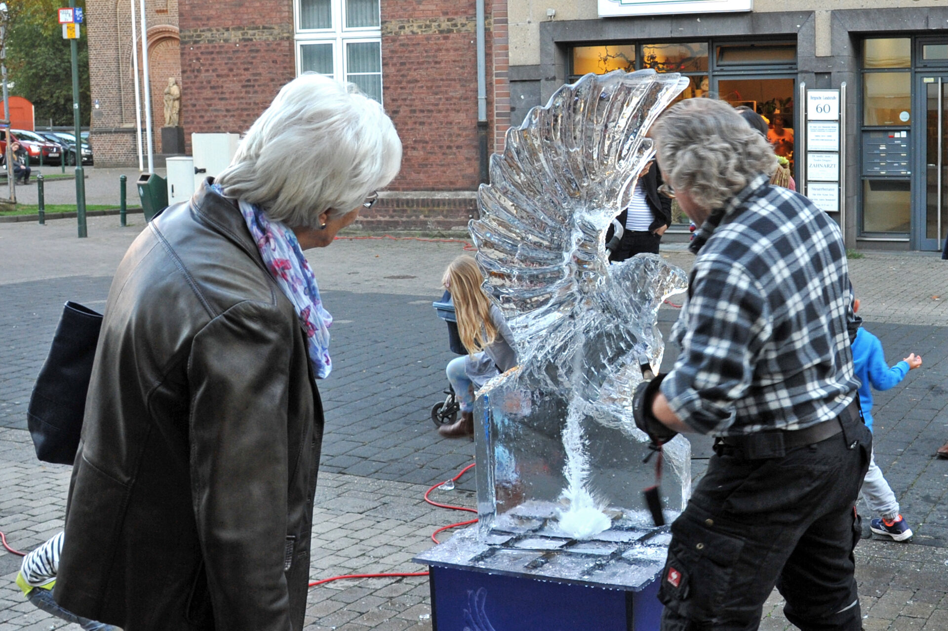 Kunst im Schaufenster. Schlebusch Open-Air-Galerie. Kunstnacht Leverkusen 2026.