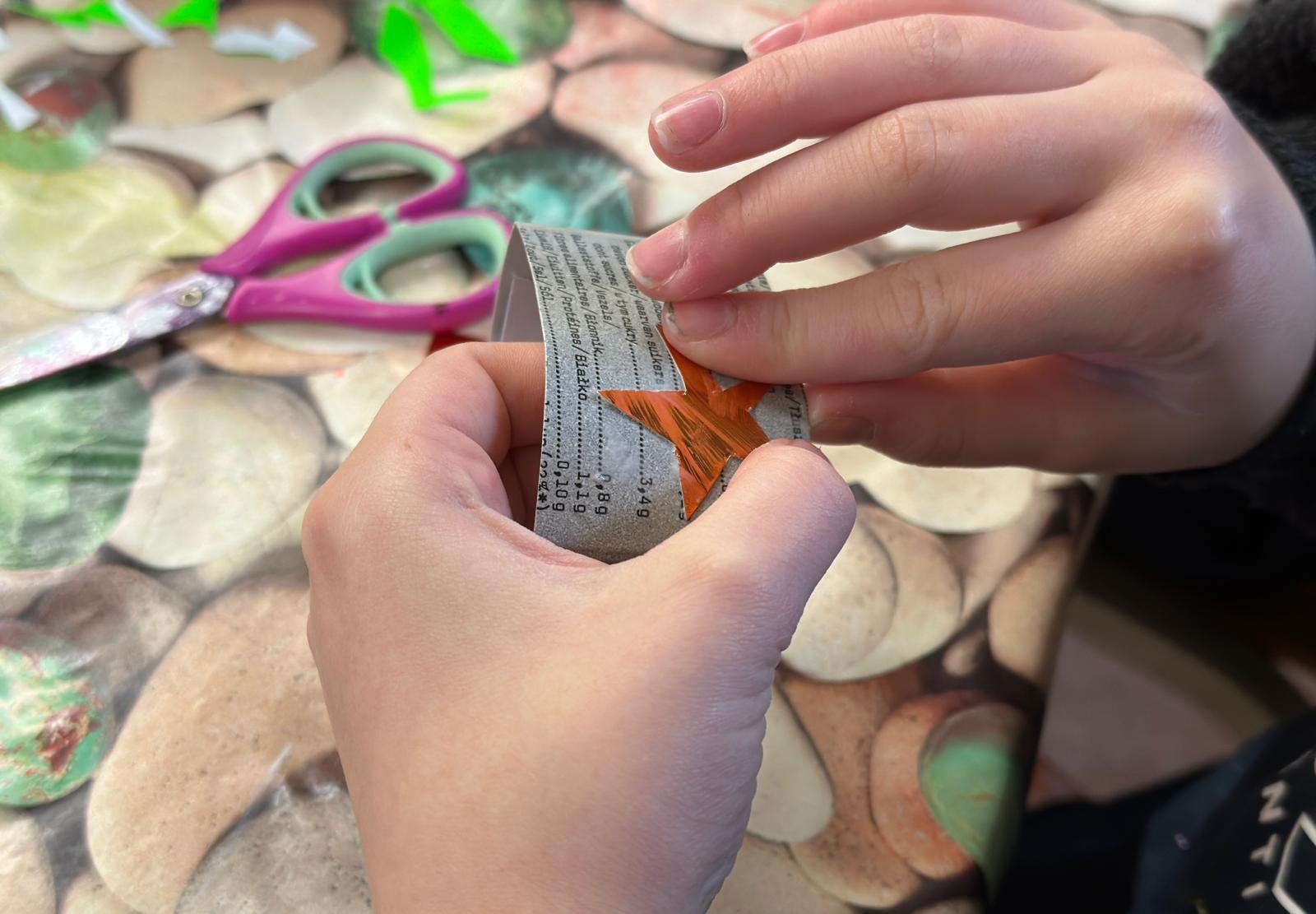 Kostenloses Kunst-Ferienangebot. Für Kinder von 7-14 Jahren.