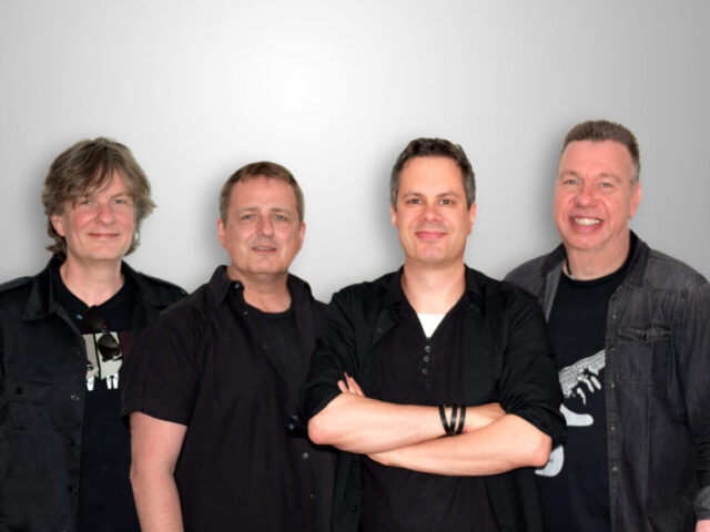 dIRE sTRATS. The Music of Dire Straits.