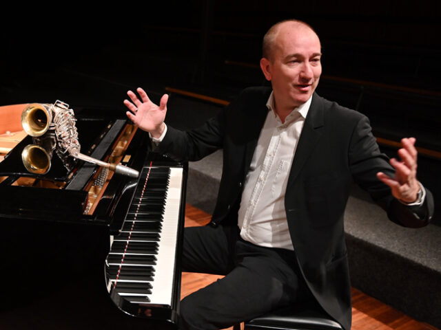 Chris Hopkins meets the Young Lions. Swing Classics & A Touch of Christmas.