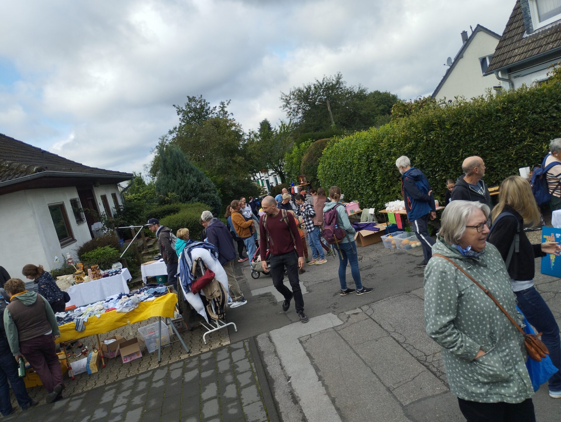 12. Hüscheider Garagentrödel